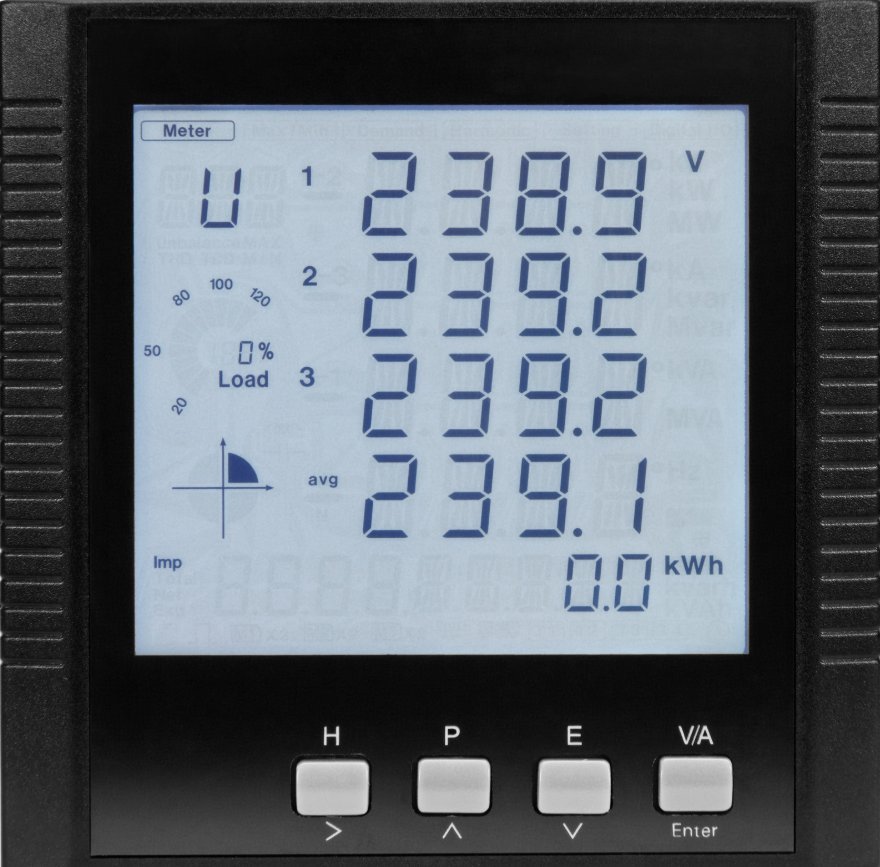 Medidor multifunção de energia instalado em painel